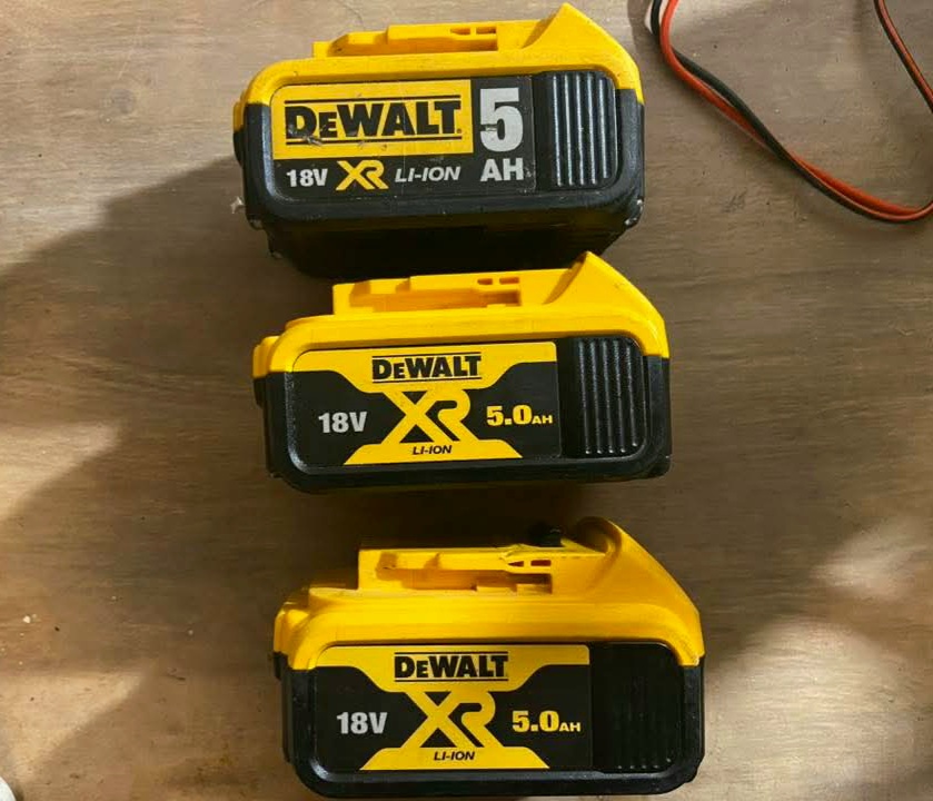 Akumulatory DeWalt XR 18V 5 Ah w warsztacie Abra Battery